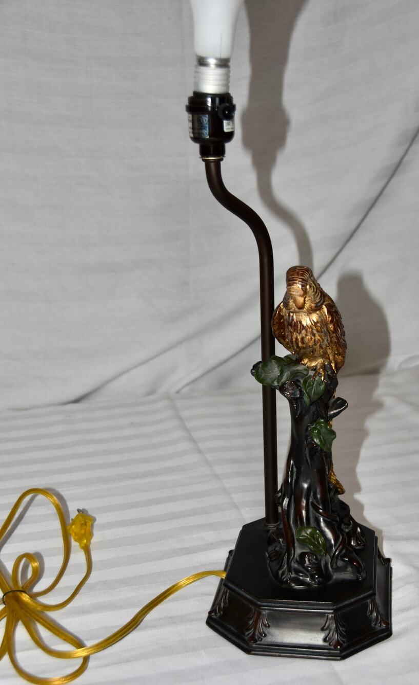 Vintage Parrot Parakeet Bird Perched On Tree Stump Faux Bronze Table Lamp